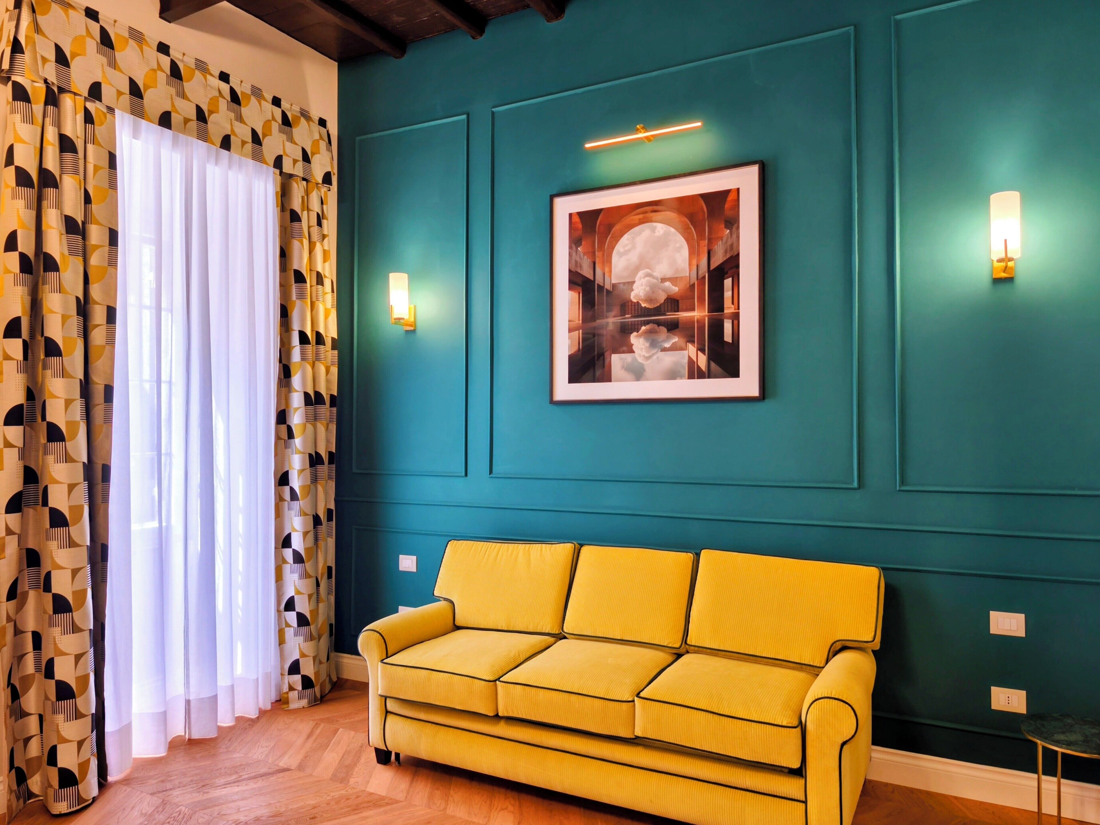 Appartamento Luxury, terrazzo, edificio separato (No elevator - 1st floor) | Area soggiorno | Smart TV 40 pollici con canali digitali