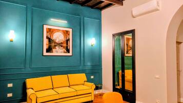 Luksusleilighet, terrasse, anneks (No elevator - 1st floor) | Oppholdsrom | En 40-tommers smart-TV med digitale kanaler