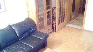 Duplex, 1 Bedroom, Kitchenette | 1 bedroom, desk, blackout curtains