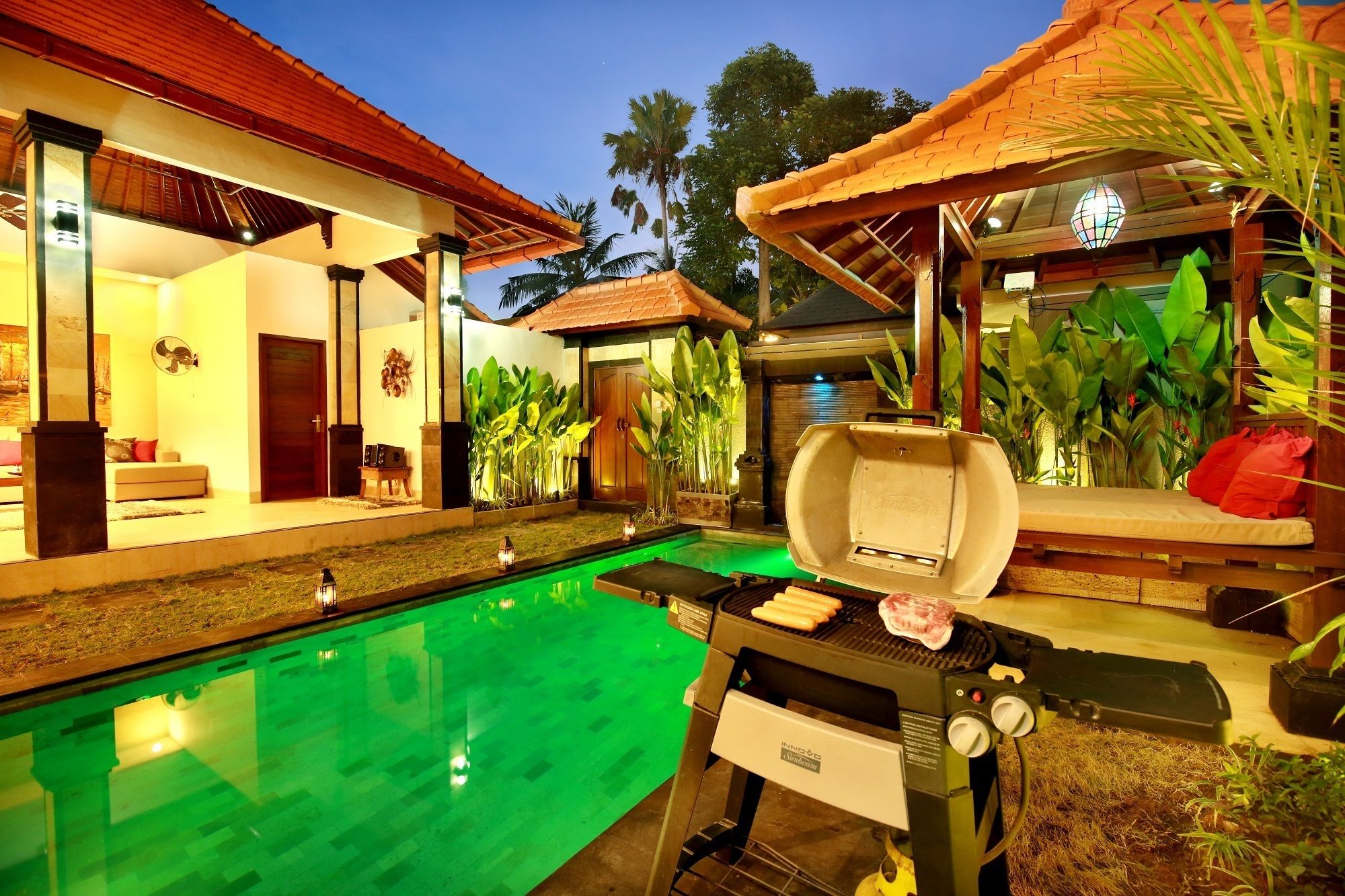 Kolam renang outdoor
