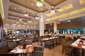 3 Restaurants; Frühstück, Mittagessen und Abendessen werden serviert