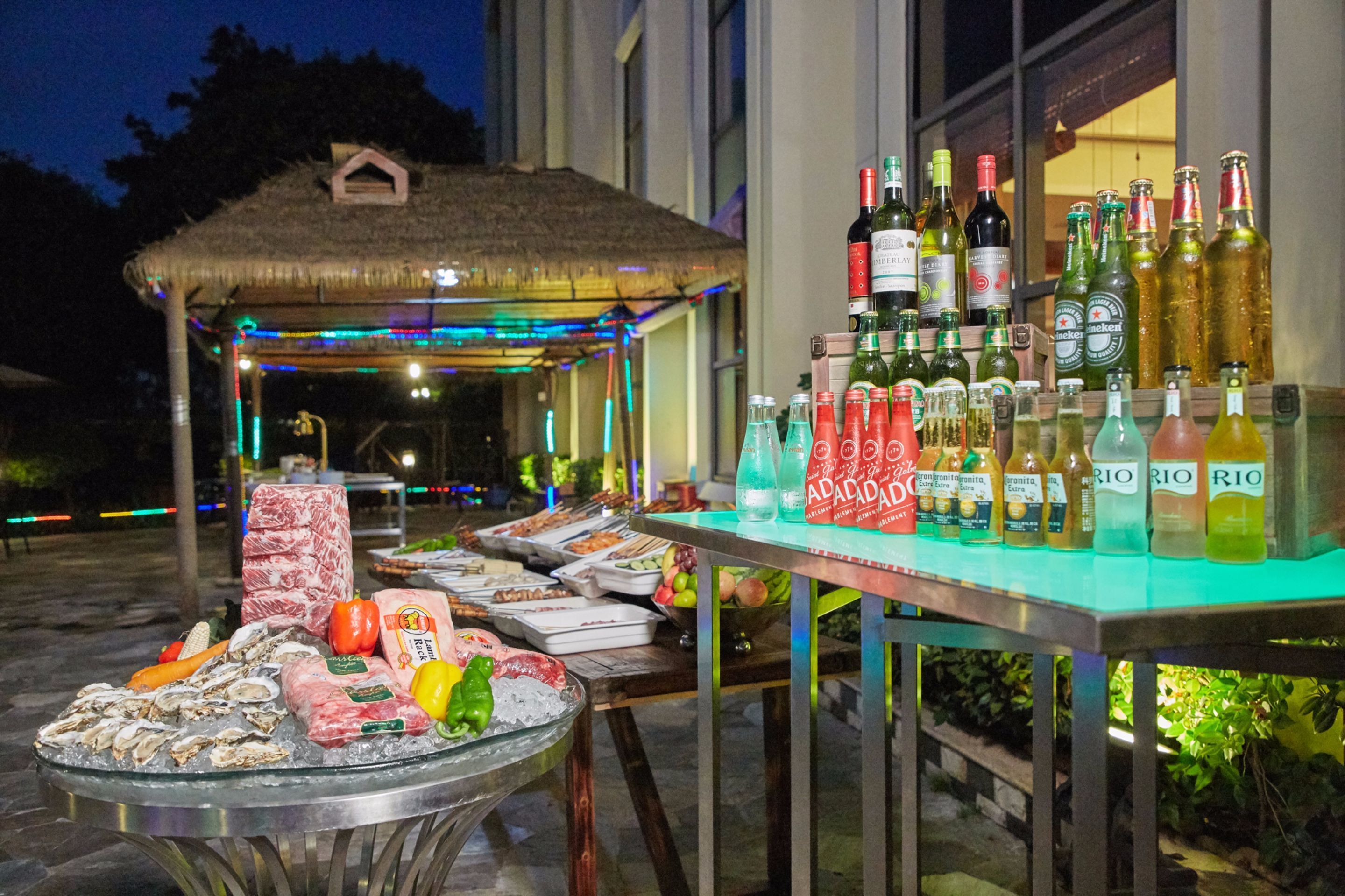 3 restaurants, breakfast, lunch, dinner served; chinese cuisine