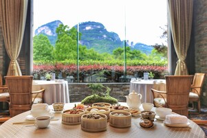 3 restaurants, breakfast, lunch, dinner served; Chinese cuisine