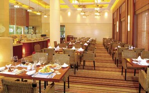 每日供应自助式早餐（每人 CNY 113）