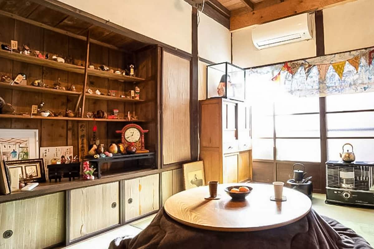 Room, Accessible, Non Smoking (1F Japanese Traditional room WA Max 4) | Meja, seterika/papan seterika, Wi-fi percuma