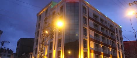 Façade de l’hébergement - soirée/nuit