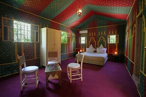 Caja de seguridad en la habitación y decoración personalizada 