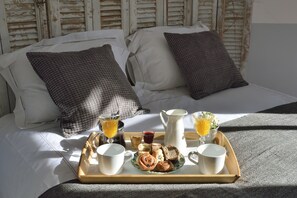 Chambre Triple, terrasse | Bureau, rideaux occultants, chambres insonorisées