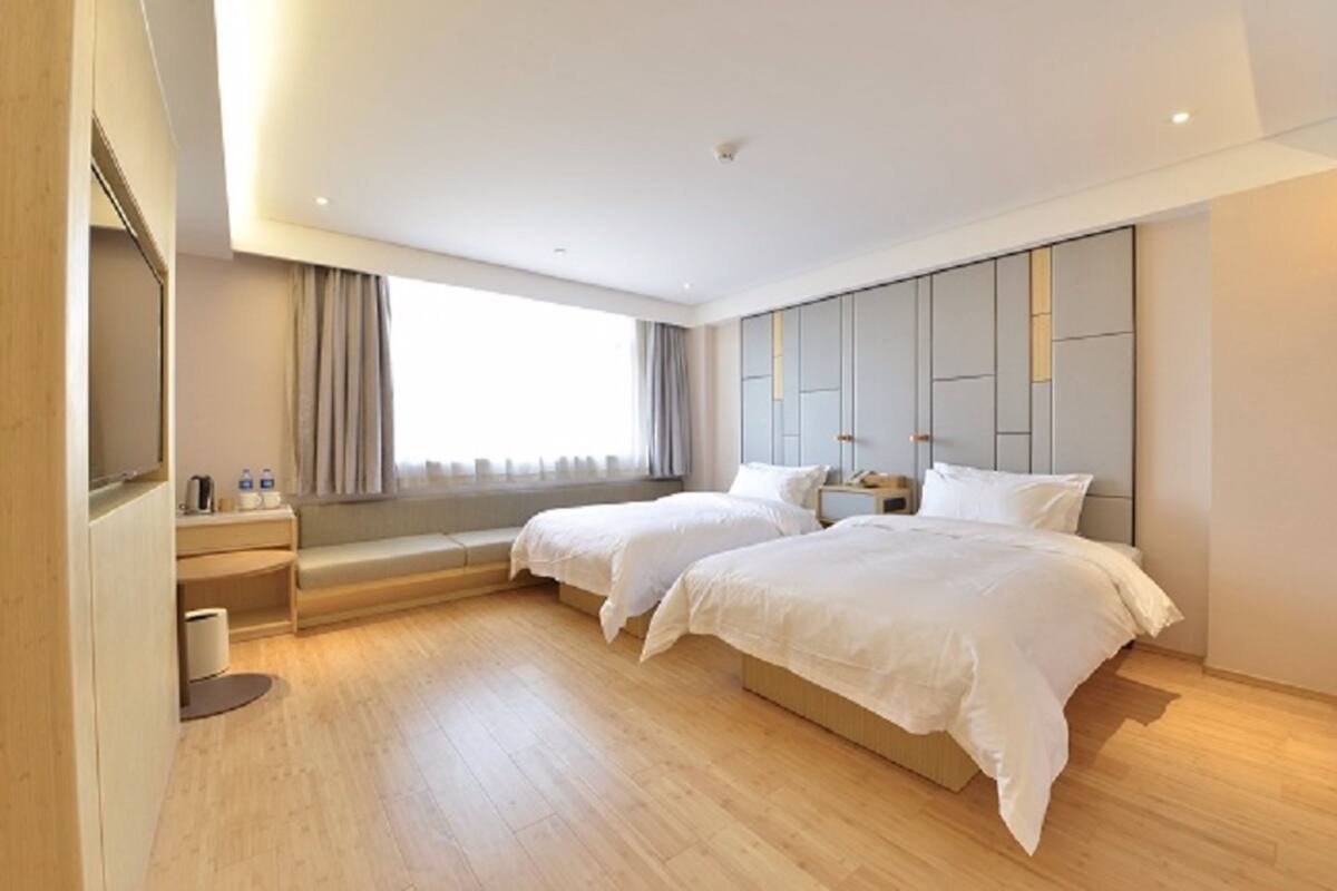 Habitación superior con 2 camas individuales | Escritorio, cortinas blackout y wifi gratis