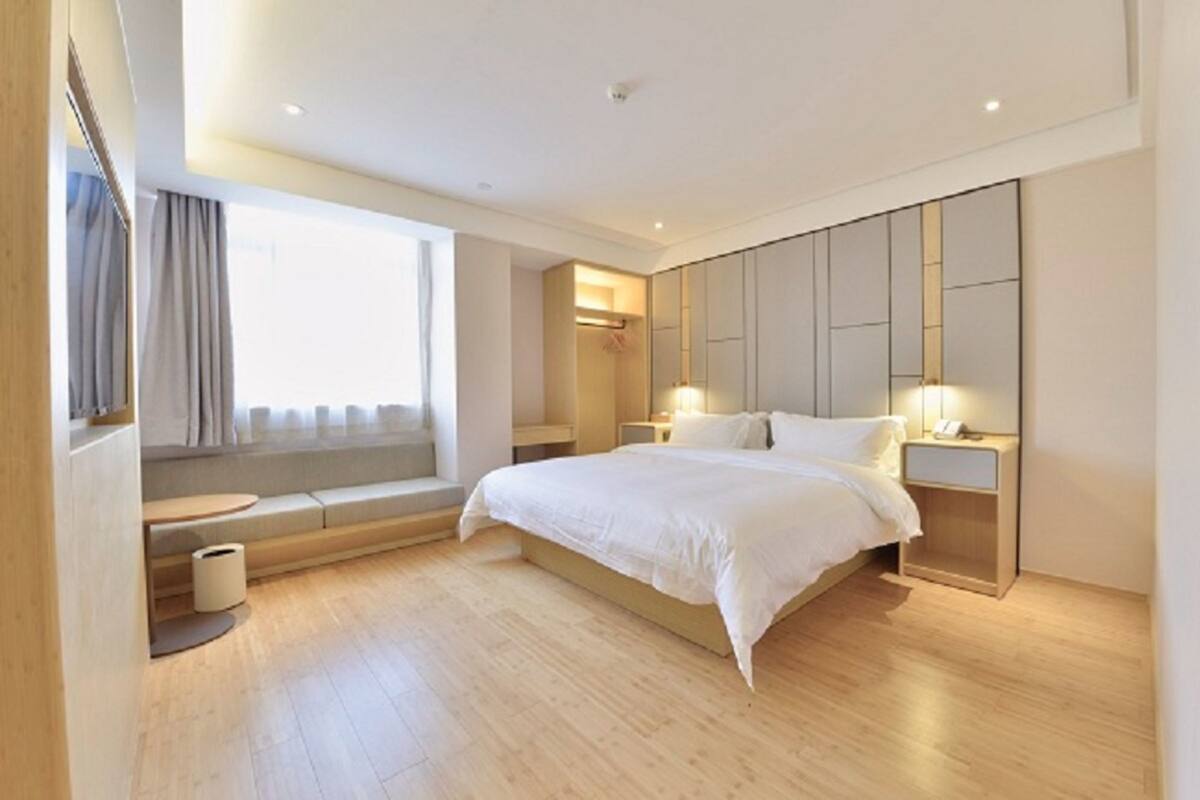 Habitación empresarial doble | Escritorio, cortinas blackout y wifi gratis