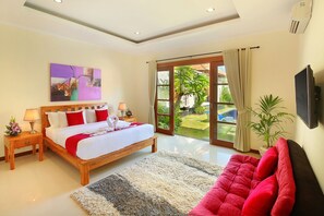 4 bedrooms, in-room safe, desk, iron/ironing board - Nicola Villa Seminyak Beachside (Seminyak)