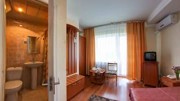 Superior Single Room | In-room safe, desk, iron/ironing board, free WiFi