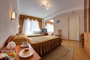 Suite junior | Caja fuerte, escritorio, tabla de planchar con plancha y wifi gratis