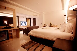 Deluxe Room | 1 bedroom, minibar, in-room safe, desk - Movenpick Hotel Sfax (Sfax)