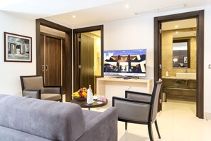 Deluxe Room, 1 King Bed | 1 bedroom, minibar, in-room safe, desk - Movenpick Hotel Sfax (Sfax)