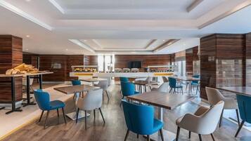 2 restaurants, breakfast, lunch, dinner served; international cuisine