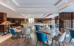 2 restaurants, breakfast, lunch, dinner served; international cuisine - Movenpick Hotel Sfax (Sfax)