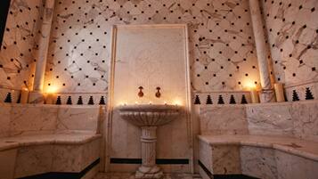 Couples treatment room(s), sauna, hot tub, Turkish bath/hammam