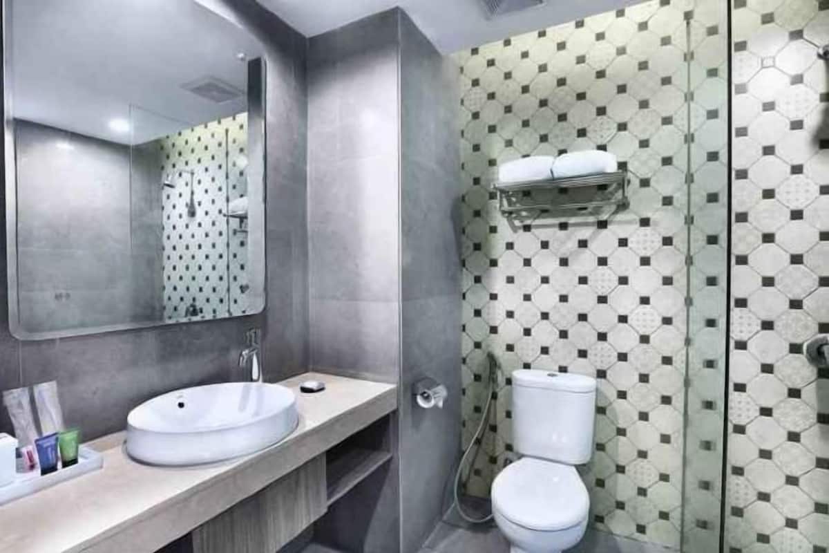 Shower, free toiletries, hair dryer, slippers