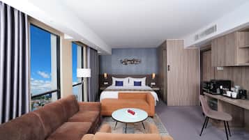 Executive Suite | 1 多间卧室、迷你吧、客房内保险箱、办公桌