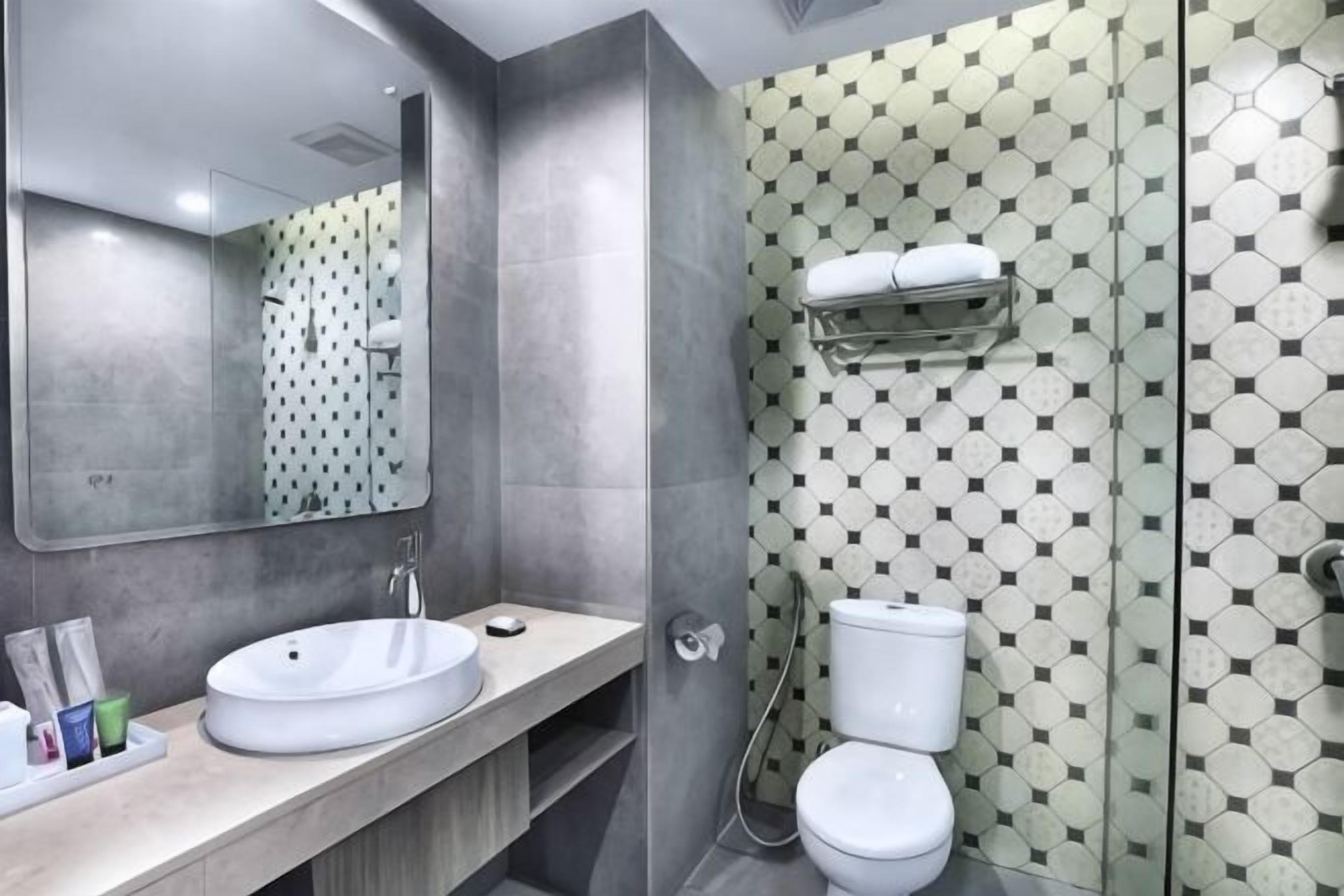 Bathroom | Shower, free toiletries, hair dryer, slippers