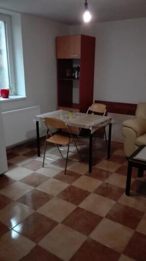 Studio | Restauration dans la chambre