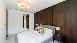 Room - Berkeley Residential - Bennett Street (London)