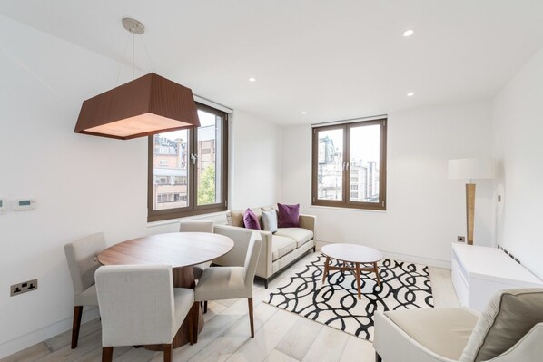 38-inch flat-screen TV with digital channels, TV, pay films - Berkeley Residential - Bennett Street (London)