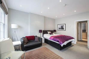 1 bedroom, premium bedding, iron/ironing board, free wired internet - Berkeley Residential - Bennett Street (London)