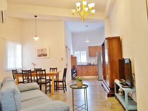 Apartamento luxo, 3 quartos (Orem) | Sala de estar | TV de tela plana