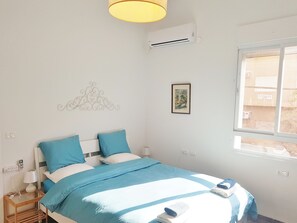 Deluxe Apartment, 3 Bedrooms (Orem) | Desk, blackout drapes, iron/ironing board, free cribs/infant beds - Carmel Apartments (Haifa)