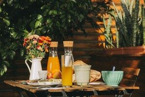 Outdoor dining - Casa do Contador - Suites & Pool (Ponta Delgada)