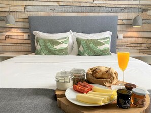 In-room dining - Casa do Contador - Suites & Pool (Ponta Delgada)