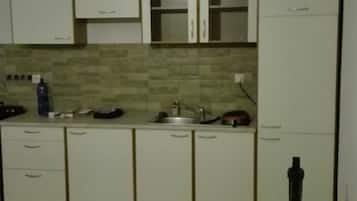 Basic House, 2 Bedrooms | Private kitchen