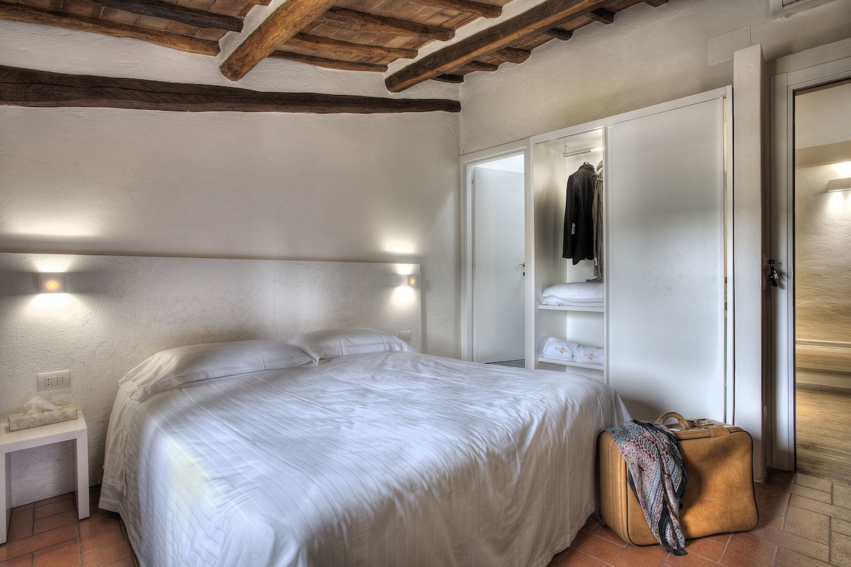 Basic Single Room | 1 bedroom, premium bedding, minibar, in-room safe