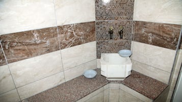 Apartment, 2 Bedrooms, Mountain View | Bathroom sink