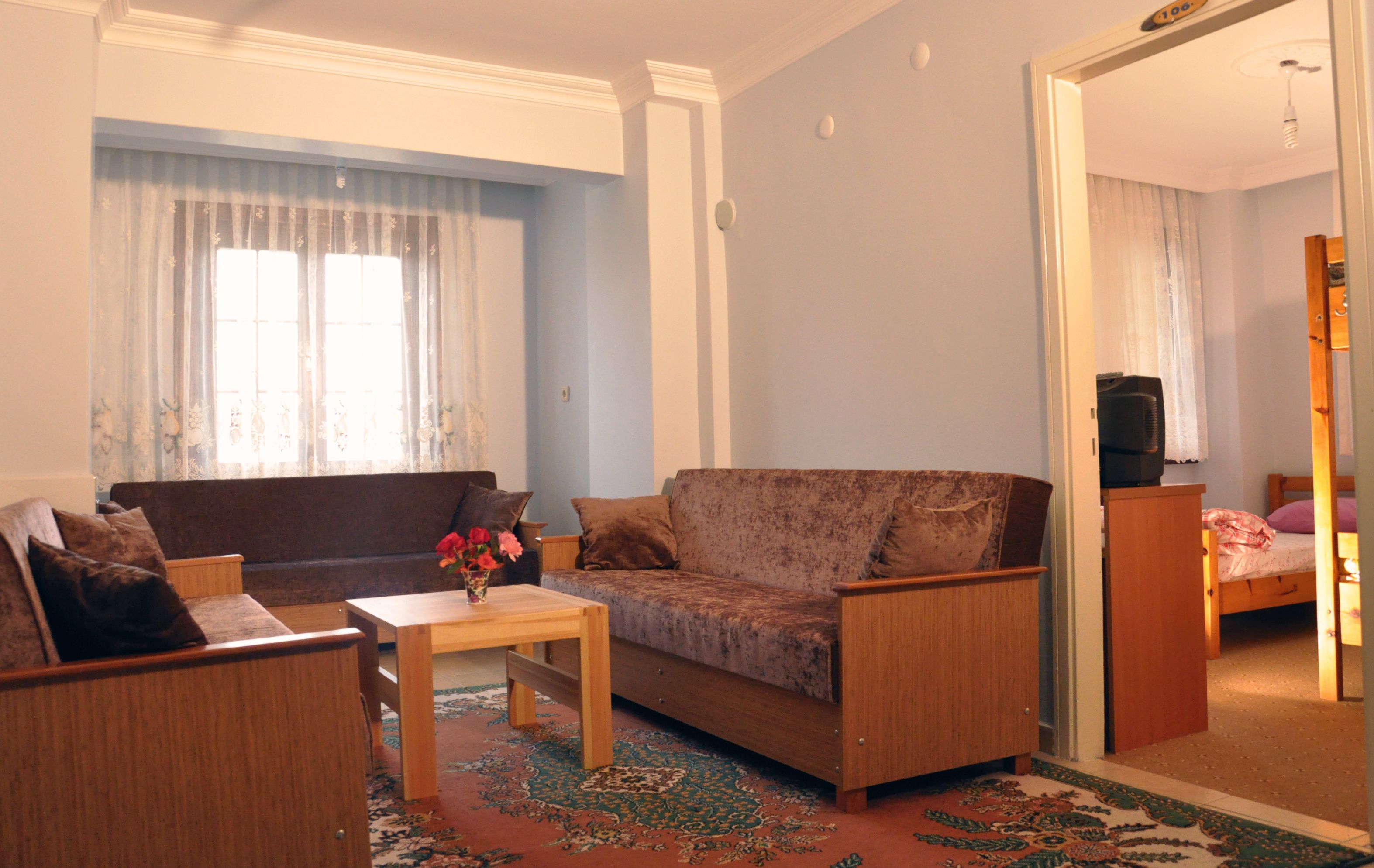 公寓, 2 间卧室, 山景 | 2 多间卧室、高档床上用品、办公桌、熨斗/熨板