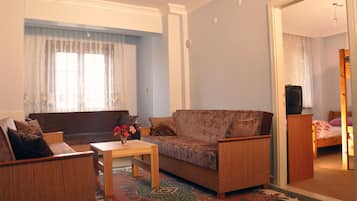 Appartement, 2 chambres, vue montagne | 2 chambres, literie de qualité supérieure, bureau