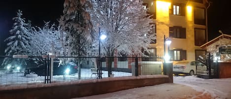 Facciata della struttura - sera/notte