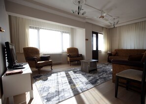 公寓, 2 間臥室, 山景 | 客廳 |  LCD 液晶電視