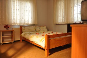 公寓, 2 間臥室, 山景 | 2 間臥室、高級寢具、書桌、熨斗/熨衣板