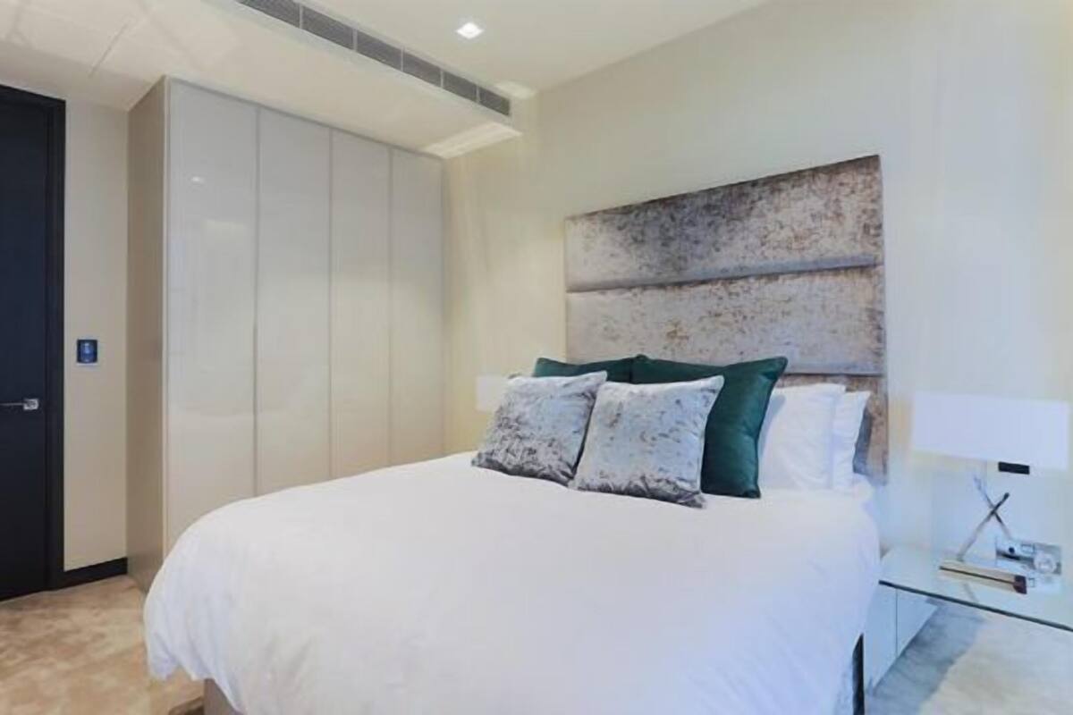 1 bedroom, premium bedding, iron/ironing board, free wired Internet