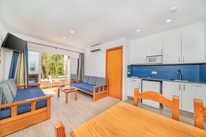 In-room safe, desk, laptop workspace, soundproofing - Apartamentos Massol (Pollenca)