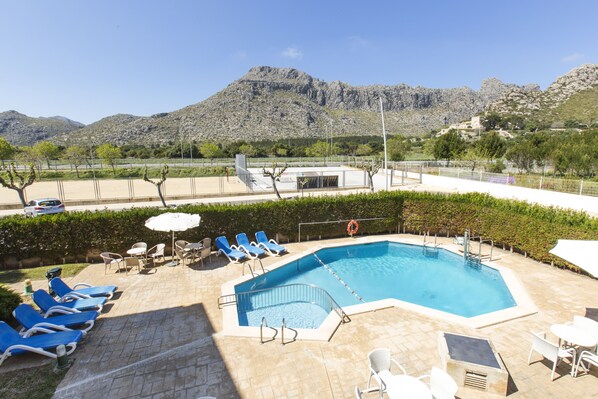 2 piscinas al aire libre, sombrillas, tumbonas