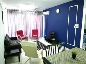 Appartement, 3 chambres | Coin séjour