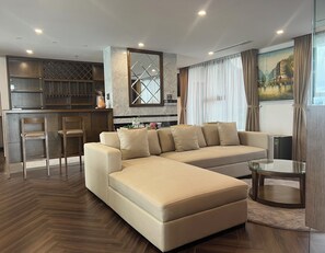 Suite Présidentielle (Panoramic View)