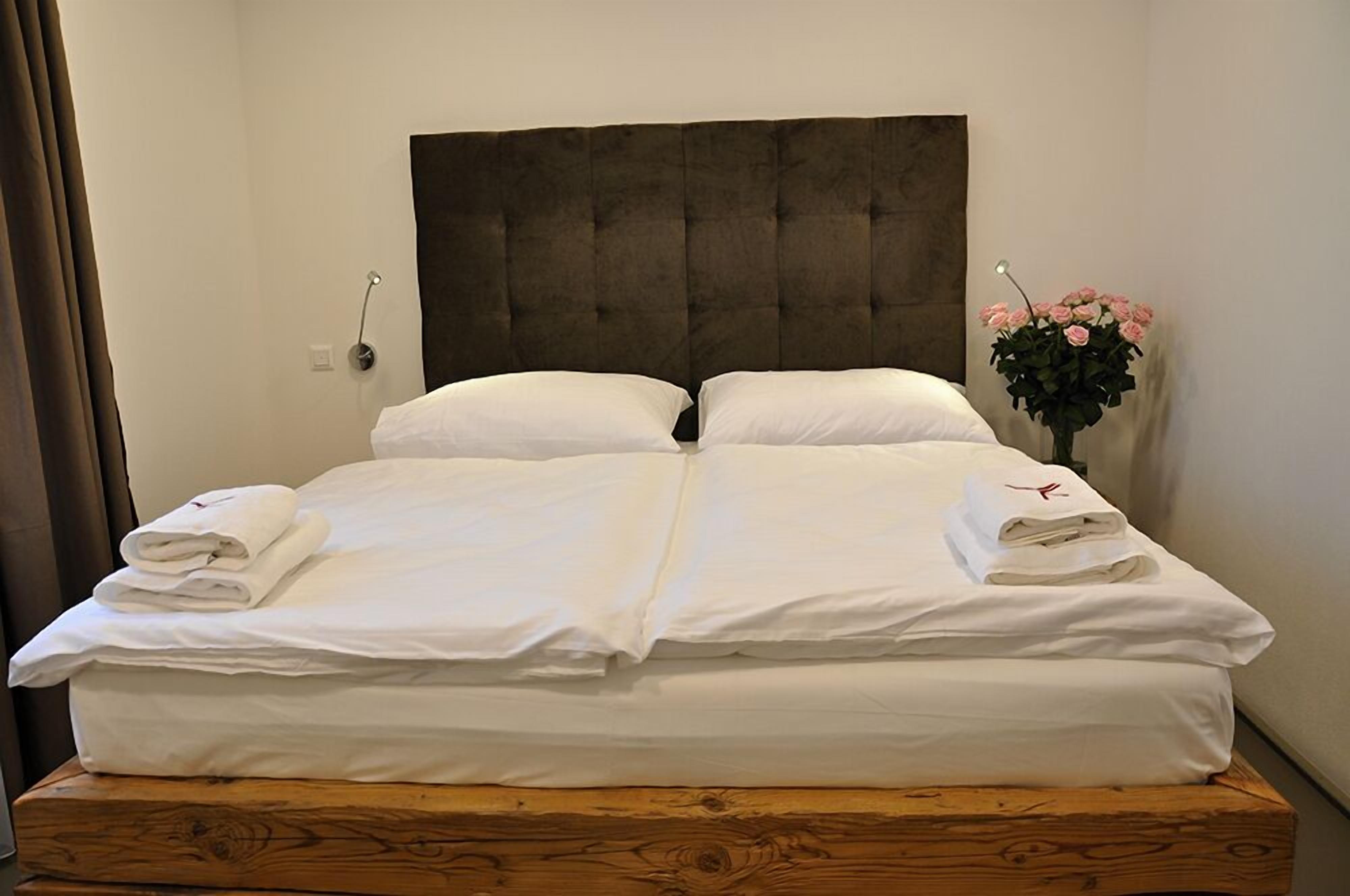 exclusive apartment, garden view | minibar, desk, blackout curtains, iron/ironing board