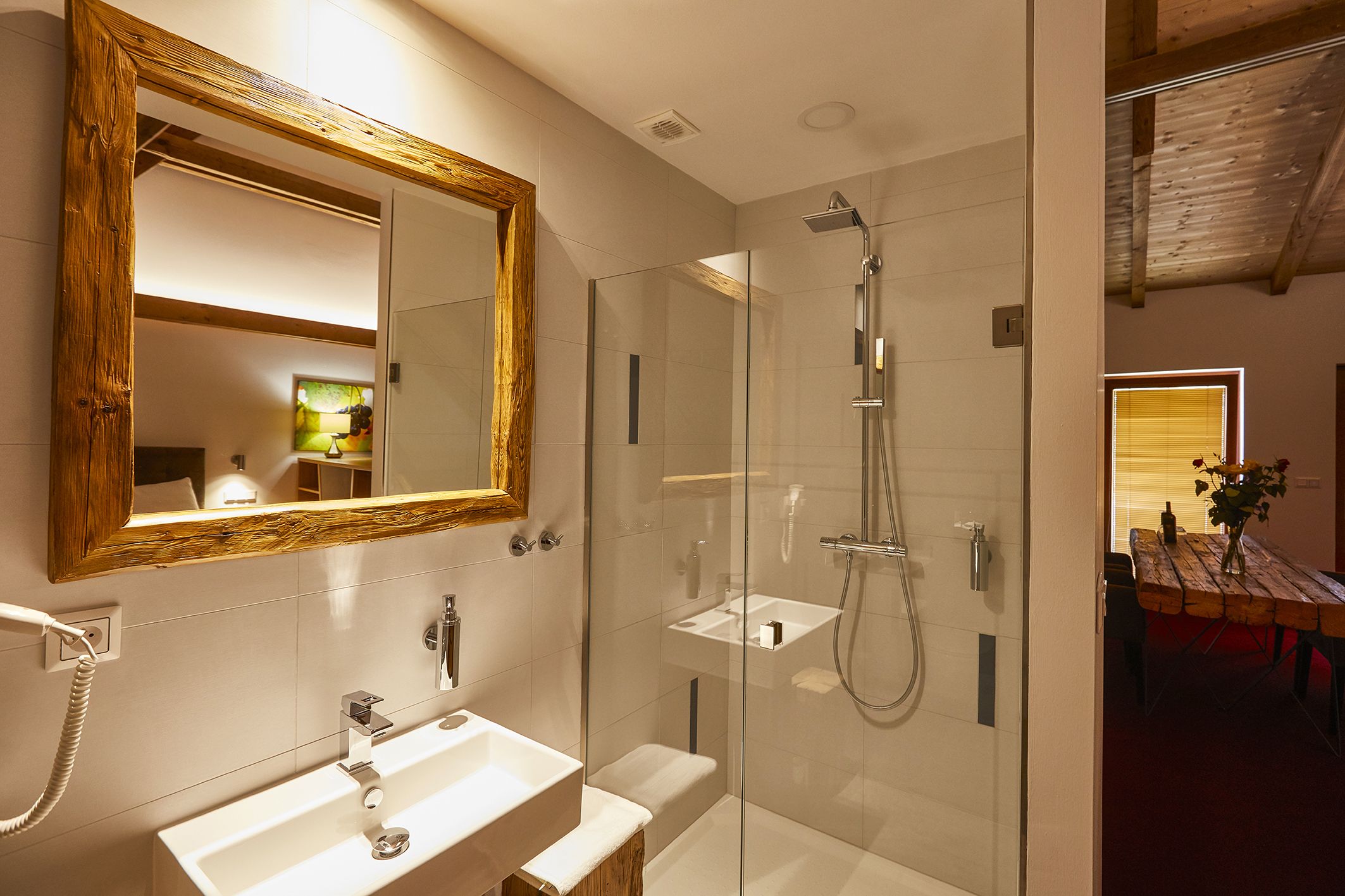 design studio suite, garden view | bathroom | shower, hydromassage showerhead, free toiletries, hair dryer