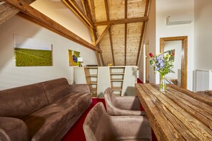 设计开间套房, 花园景观 | 迷你吧、办公桌、遮光窗帘、熨斗/熨衣板