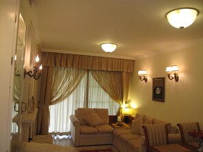 Villa | Wohnzimmer | LCD-Fernseher